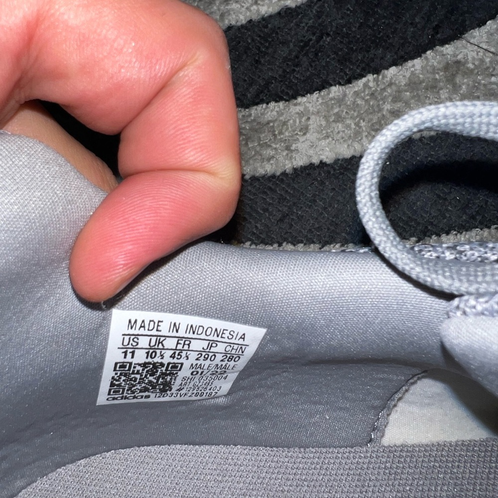 Brand New Adidas Men's Gray and White Sneakers- Swift Run 22 - Picture 7 of 7